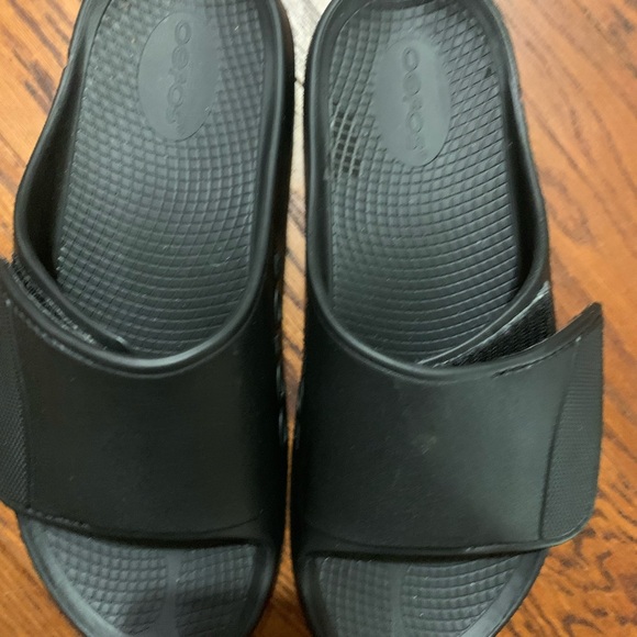 OOFOS Black Comfort Slides - Picture 4 of 4